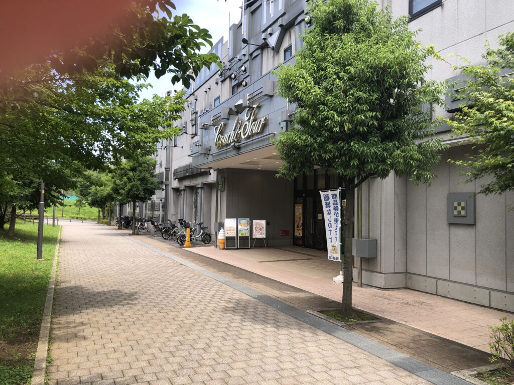 【東京都稲城市：若葉台公園】徹底紹介！｜無料デイキャンプ＆BBQが楽しめる駅近な穴場公園♪