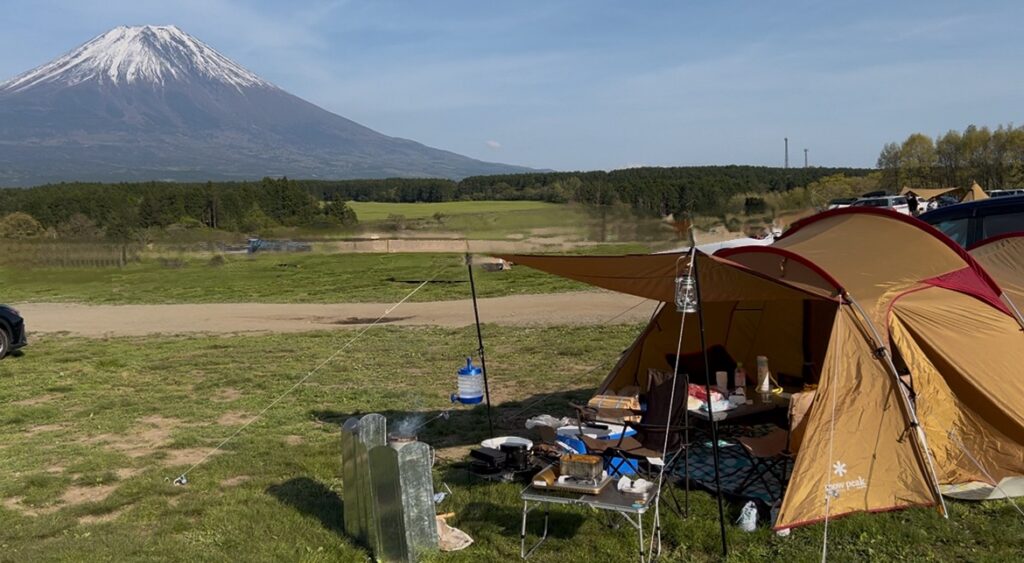 「ふもとっぱらキャンプ場」 2025年 GW家族キャンプレポ|富士山とカレーとロピアの適霜肉ステーキ!そして悲劇の撤収へ…|【アラフォー男子のキャンプブログ㉚】