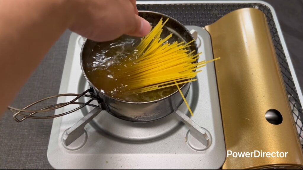 「アーリオ・オーリオ」をワンパン&ゆで汁なしで作って頂きます!|キャンプ道具で作る簡単ご飯