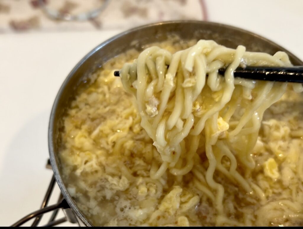 【マルちゃん正麺醤油 ニュータンタン風アレンジ】|にんにくと唐辛子のパンチが病みつき!|「男の簡単料理レシピ」
