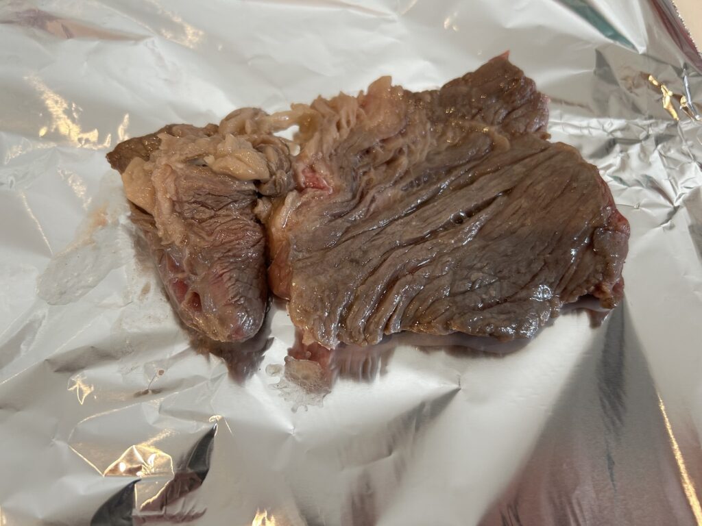 「ステーキの下ごしらえと焼き方」を動画で学び、100ℊ205円の牛肉で実践！｜「男の簡単料理レシピ」