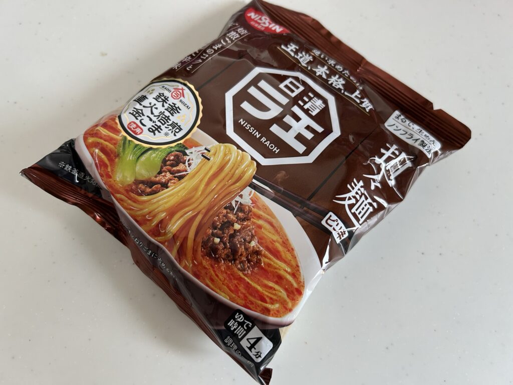 「日清 ラ王 坦々麵」辛もやしと玉ねぎ乗せアレンジ｜「男の簡単料理 レシピ」