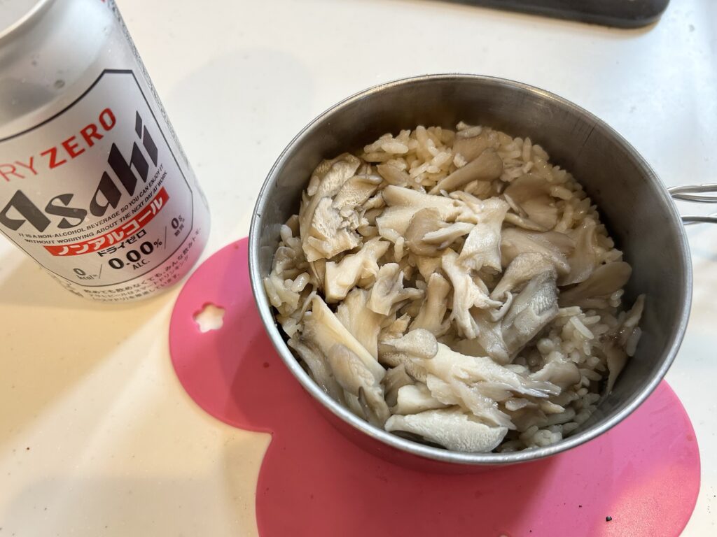 「俺が一番好きなきのこの簡単炊き込みご飯」の食材と作り方紹介&実食レビュー!|【男の料理】