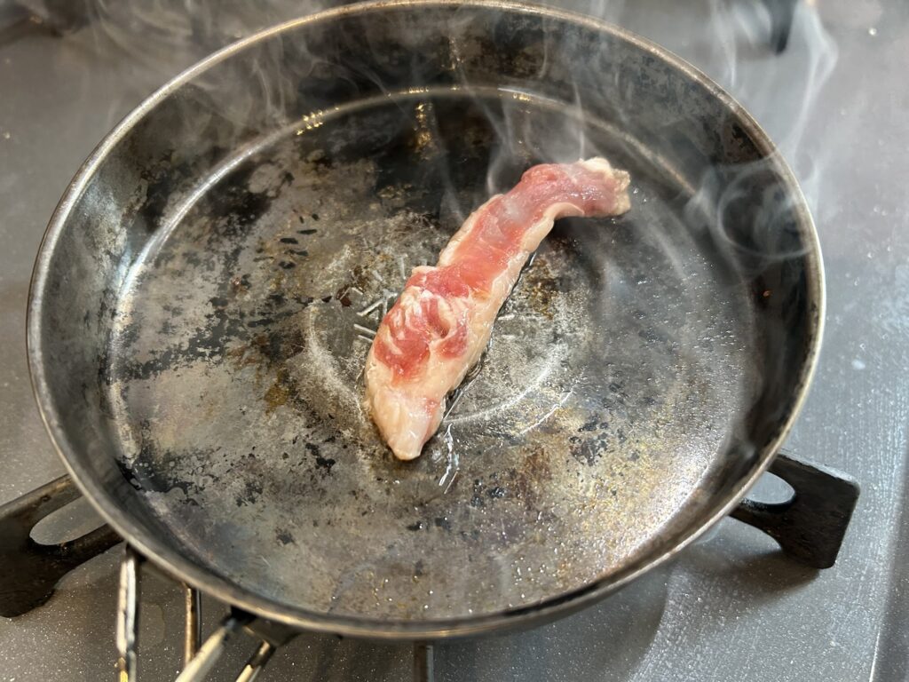 「サーロインステーキ ユッケ風」のレシピ＆実食レビュー｜タレは3つの調味料で簡単！【男の料理】