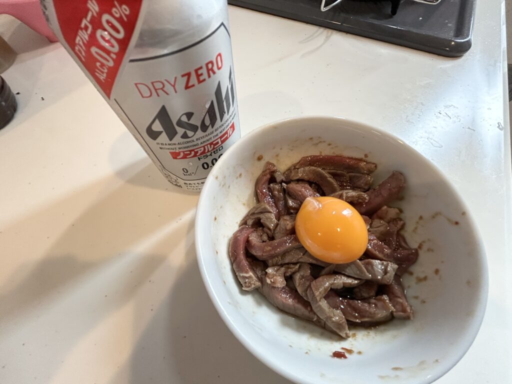 「サーロインステーキ ユッケ風」のレシピ＆実食レビュー｜タレは3つの調味料で簡単！【男の料理】