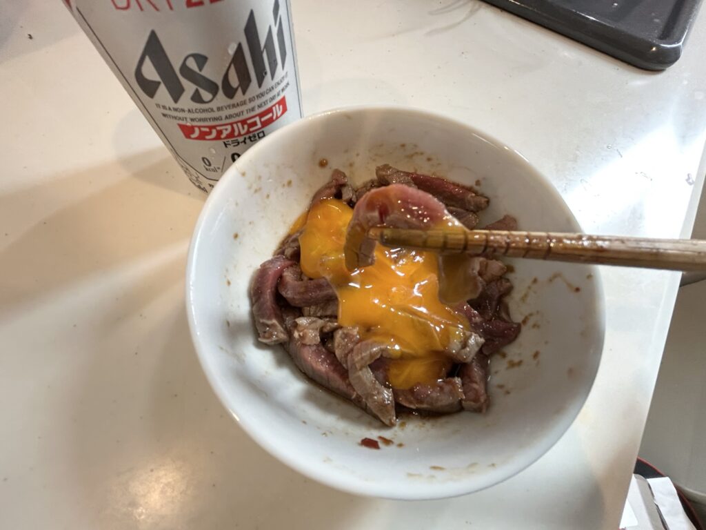 「サーロインステーキ ユッケ風」のレシピ＆実食レビュー｜タレは3つの調味料で簡単！【男の料理】
