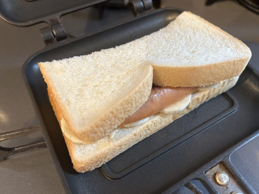 「男の簡単料理 レシピ」エルビス風ホットサンド｜せっかくグルメで日村さんが美味しそうに食べてたサンドをオマージュ