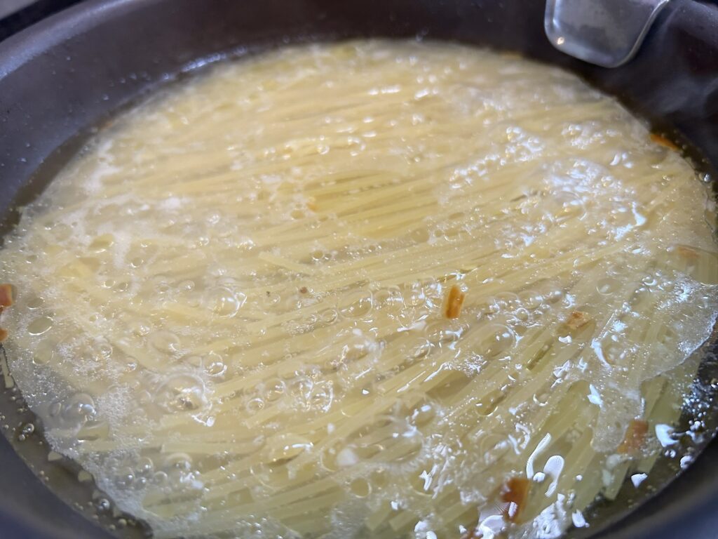 【男の簡単料理】ワンパン「アーリオ・オーリオ・エ・ペペロンチーノ」のレシピと実食レビュー