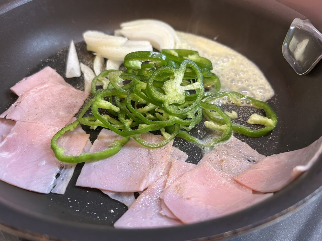 【男の料理】俺の「ワンパン ナポリタン」のレシピと実食レビュー