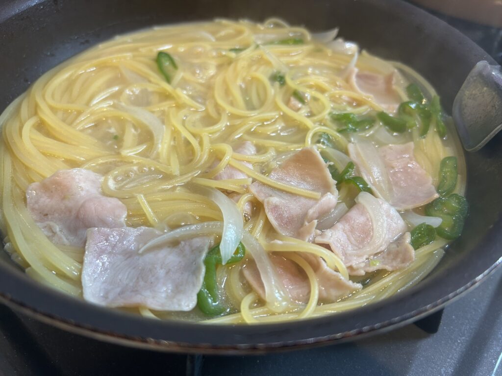 【男の料理】俺の「ワンパン ナポリタン」のレシピと実食レビュー