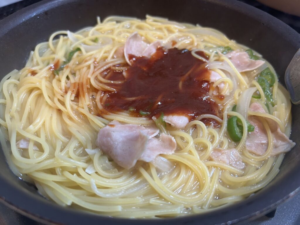 【男の料理】俺の「ワンパン ナポリタン」のレシピと実食レビュー