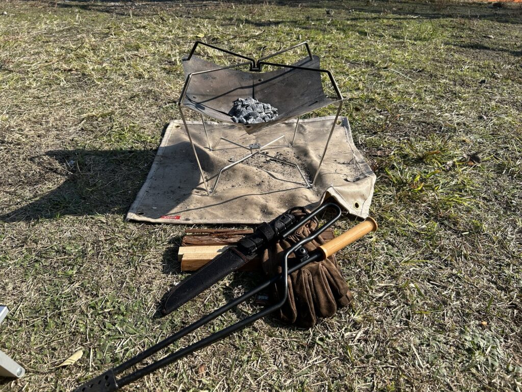 【キャンプレポ㉛】「府中郷土の森公園」で秋のソロデイキャンプ！｜タープを張り、鍋焼きうどんを食う