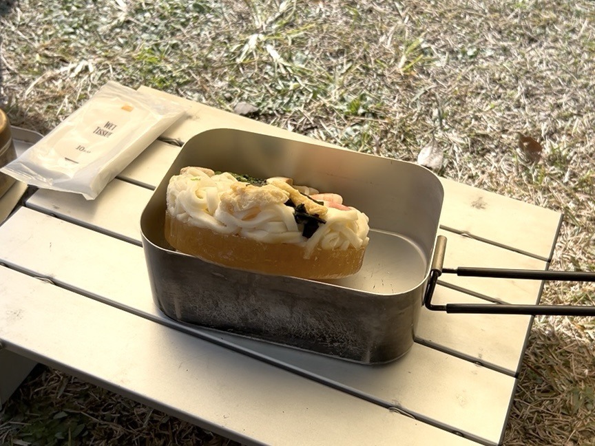 【キャンプレポ㉛】「府中郷土の森公園」で秋のソロデイキャンプ！｜タープを張り、鍋焼きうどんを食う