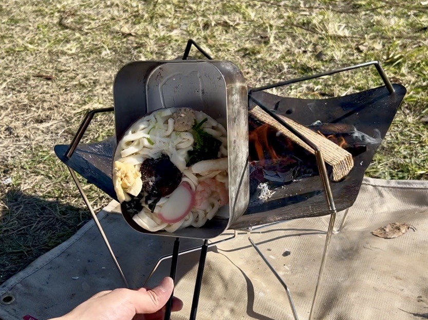 【キャンプレポ㉛】「府中郷土の森公園」で秋のソロデイキャンプ！｜タープを張り、鍋焼きうどんを食う