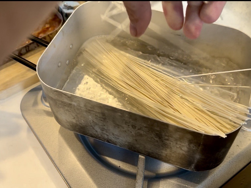 「アラビアータ風そうめん」レシピ＆実食レポ！｜メスティン１つでも出来るよ！【男の簡単料理】