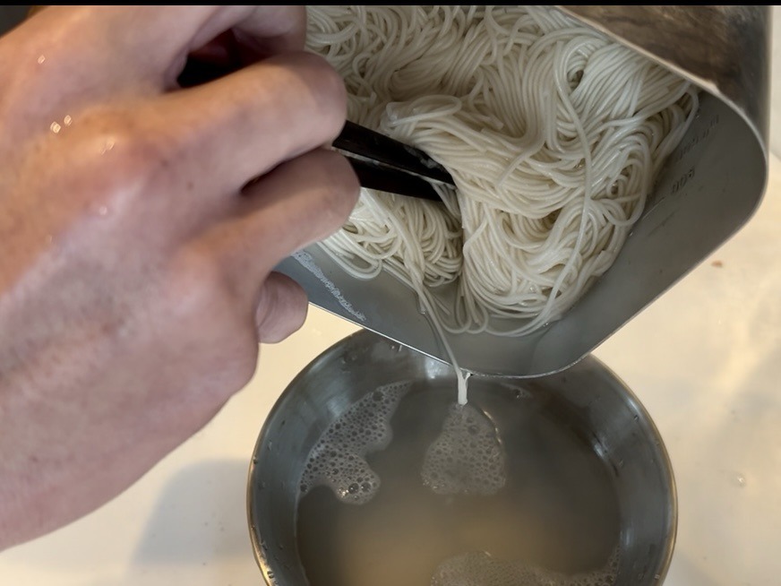 「アラビアータ風そうめん」レシピ＆実食レポ！｜メスティン１つでも出来るよ！【男の簡単料理】