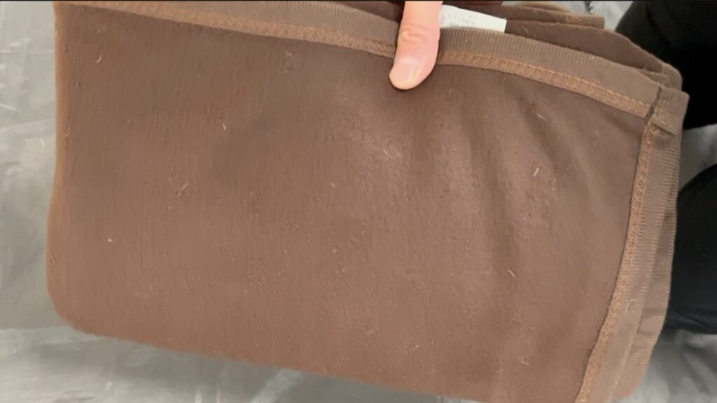 「安心ブランケット」難燃性毛布をレビュー！｜掛けたり、包まったり、インナーシュラフとしても活躍♪