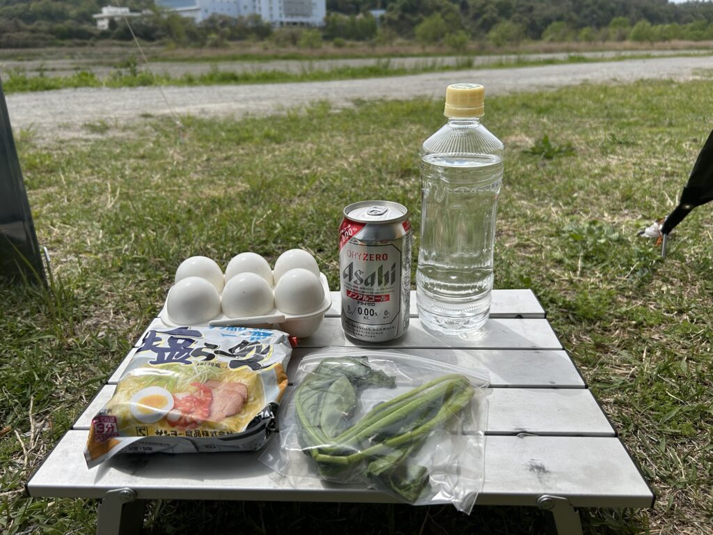 食材を並べた写真|無骨ソロデイキャンプS2-1@府中郷土の森|