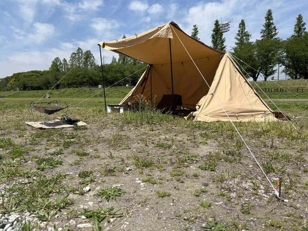 秘密基地、バンドックソロベースを設営。サイトレイアウトの写真。

無骨ソロデイキャンプＳ2-2＠府中郷土の森