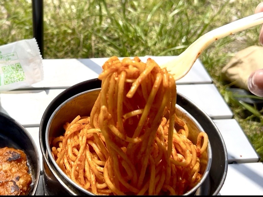 ファミマの「ナポリタン」箸上げの写真。

無骨ソロデイキャンプＳ2-2＠府中郷土の森