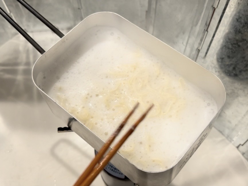 簡単！男のソロキャンプ飯レシピ｜ズバーン博多豚骨トッピングアレンジ｜無骨志向40代パパの料理