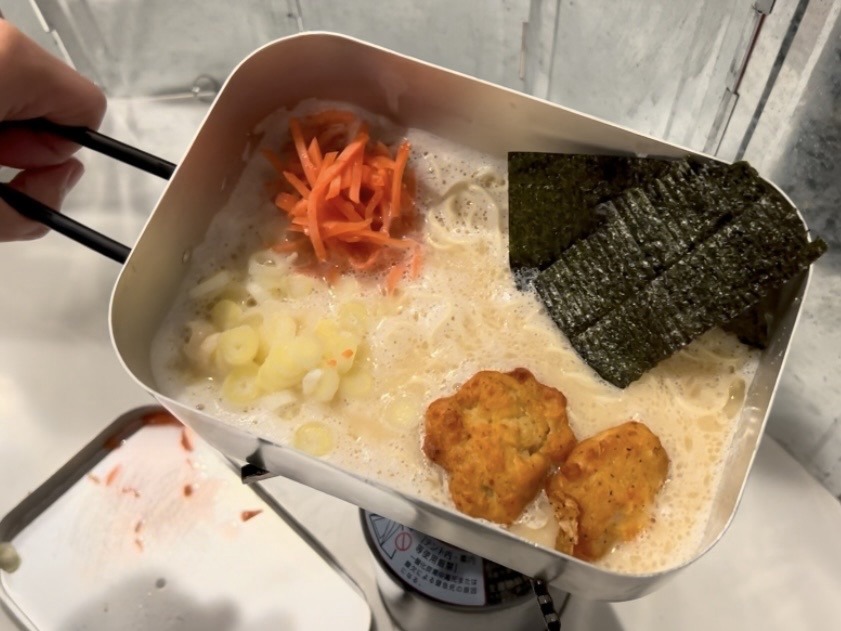 簡単！男のソロキャンプ飯レシピ｜ズバーン博多豚骨トッピングアレンジ｜無骨志向40代パパの料理